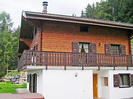 Luxurious Chalet in Riddes with Hot Tub