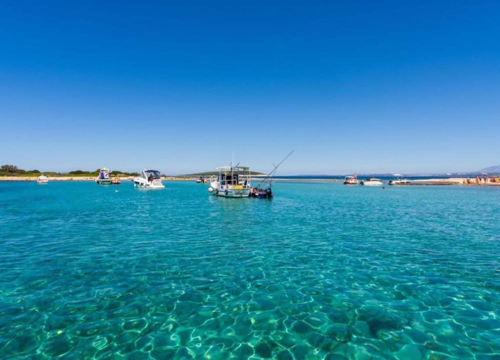 Island Escape With Pool