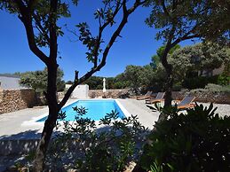 Island Escape With Pool