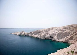 Island Escape With Pool