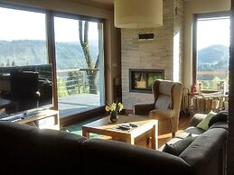 Spacious Hill-view Villa