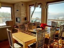 Spacious Hill-view Villa