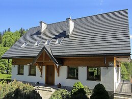 Spacious Hill-view Villa