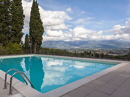 Rustic Getaway in Tuscan Hills