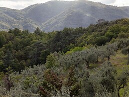 Rustic Getaway in Tuscan Hills