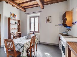 Rustic Getaway in Tuscan Hills