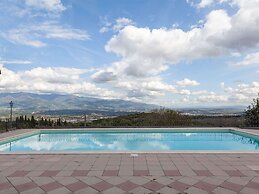 Rustic Getaway in Tuscan Hills