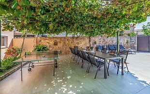 Villa in Peroj With Pool Near Beach