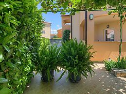 Villa in Peroj With Pool Near Beach