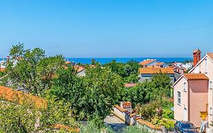 Villa in Peroj With Pool Near Beach
