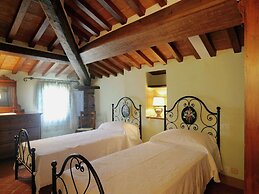 Villa in Cortona With Pool & Garden