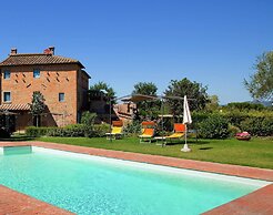 Villa in Cortona With Pool & Garden
