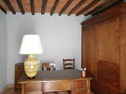 Villa in Cortona With Pool & Garden