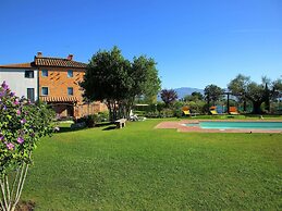 Villa in Cortona With Pool & Garden