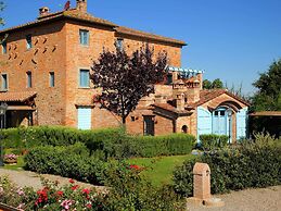 Villa in Cortona With Pool & Garden