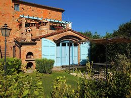 Villa in Cortona With Pool & Garden