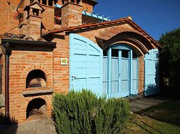 Villa in Cortona With Pool & Garden