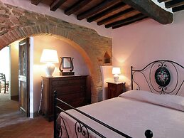 Villa in Cortona With Pool & Garden