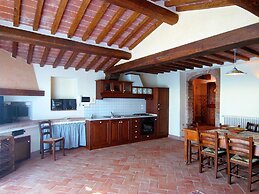 Villa in Cortona With Pool & Garden