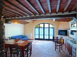Villa in Cortona With Pool & Garden