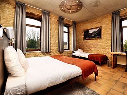 Group Villa With Pool & Sauna