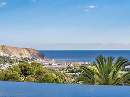 Coastal Villa With Pool