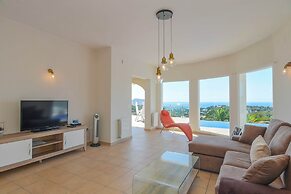 Coastal Villa With Pool