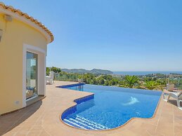 Coastal Villa With Pool