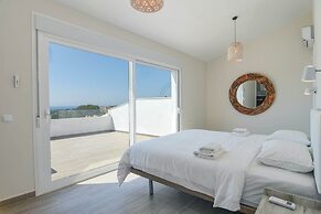 Coastal Villa With Pool