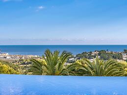 Coastal Villa With Pool