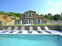 Holiday Home in Cortona With Pool & Valley Views