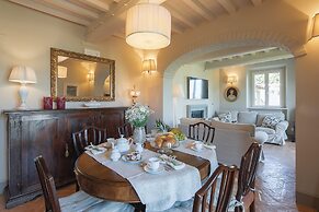 Holiday Home in Cortona With Pool & Valley Views