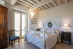 Holiday Home in Cortona With Pool & Valley Views