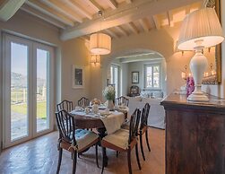 Holiday Home in Cortona With Pool & Valley Views