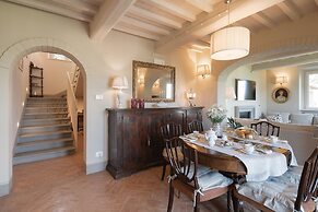 Holiday Home in Cortona With Pool & Valley Views