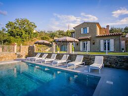 Holiday Home in Cortona With Pool & Valley Views