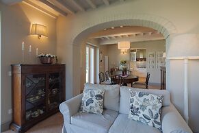 Holiday Home in Cortona With Pool & Valley Views