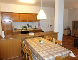 Geraeumige Ferienwohnung mit Terrasse in Kluetz