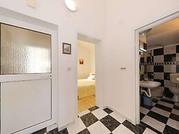 Modern Apartment With Private Pool in Maslenica