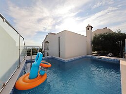 Modern Apartment With Private Pool in Maslenica