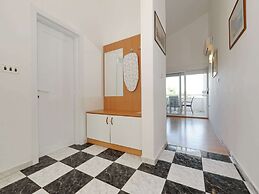 Modern Apartment With Private Pool in Maslenica