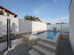 Modern Apartment With Private Pool in Maslenica