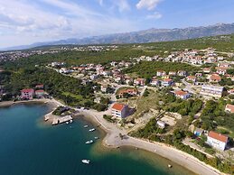 Modern Apartment With Private Pool in Maslenica
