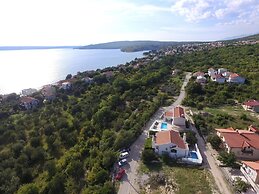 Modern Apartment With Private Pool in Maslenica