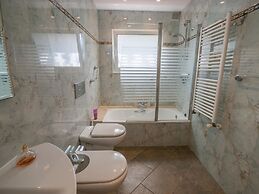 Luxurious Apartment in Roses With Swimming Pool