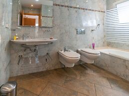 Luxurious Apartment in Roses With Swimming Pool