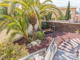 Luxurious Apartment in Roses With Swimming Pool