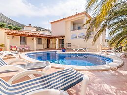 Luxurious Apartment in Roses With Swimming Pool