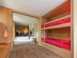Beautiful Holiday Home in Redu With Whirlpool