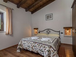 Spacious Villa in Tinjan With Pool
